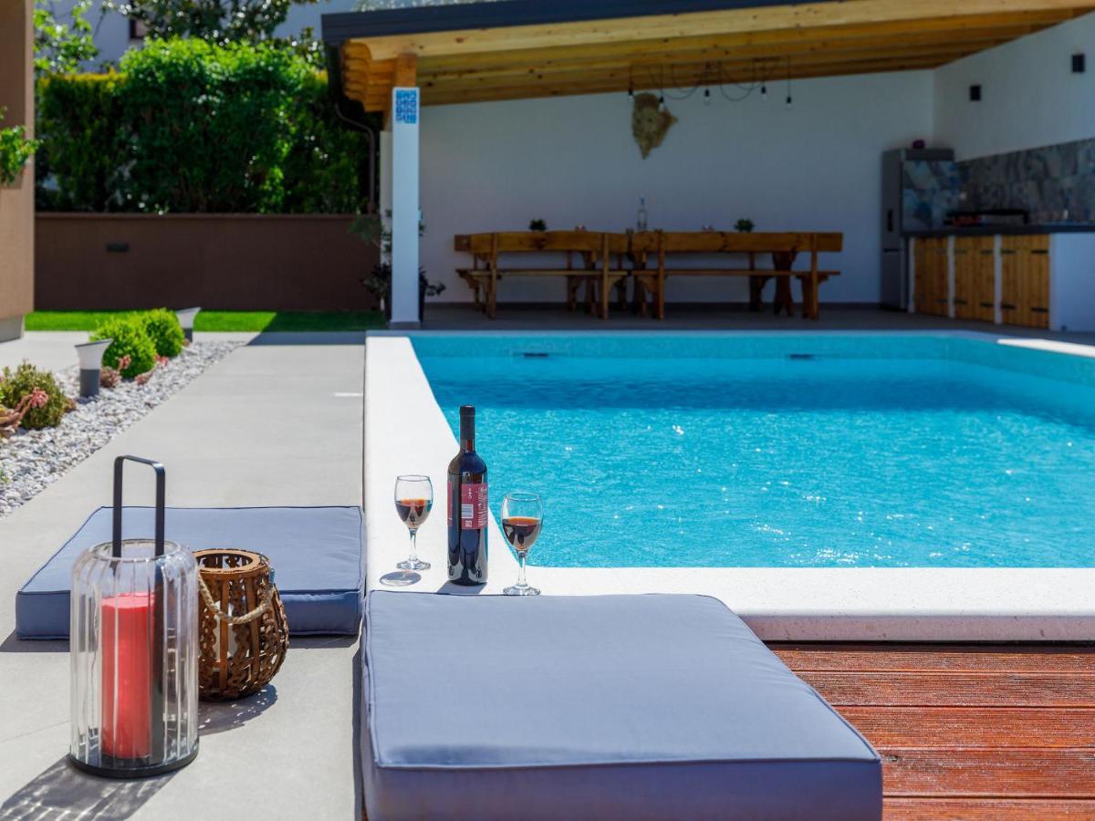 Holiday Home House Eric&Paolo By Interhome พูลา ภายนอก รูปภาพ