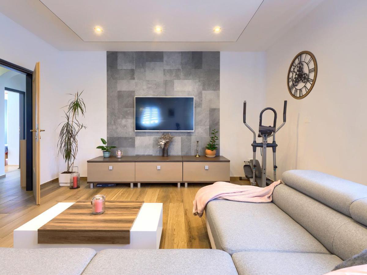 Holiday Home House Eric&Paolo By Interhome พูลา ภายนอก รูปภาพ