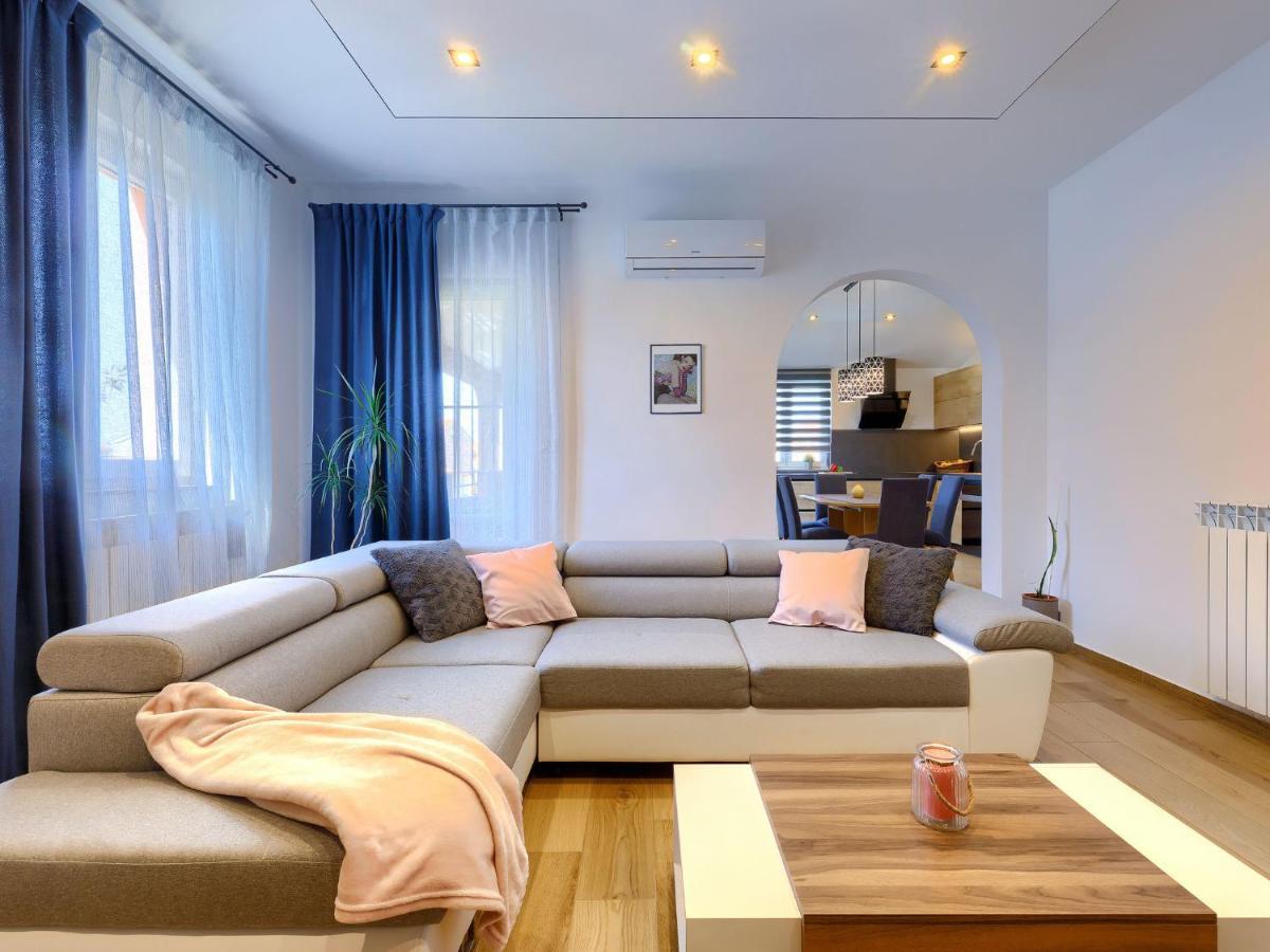 Holiday Home House Eric&Paolo By Interhome พูลา ภายนอก รูปภาพ