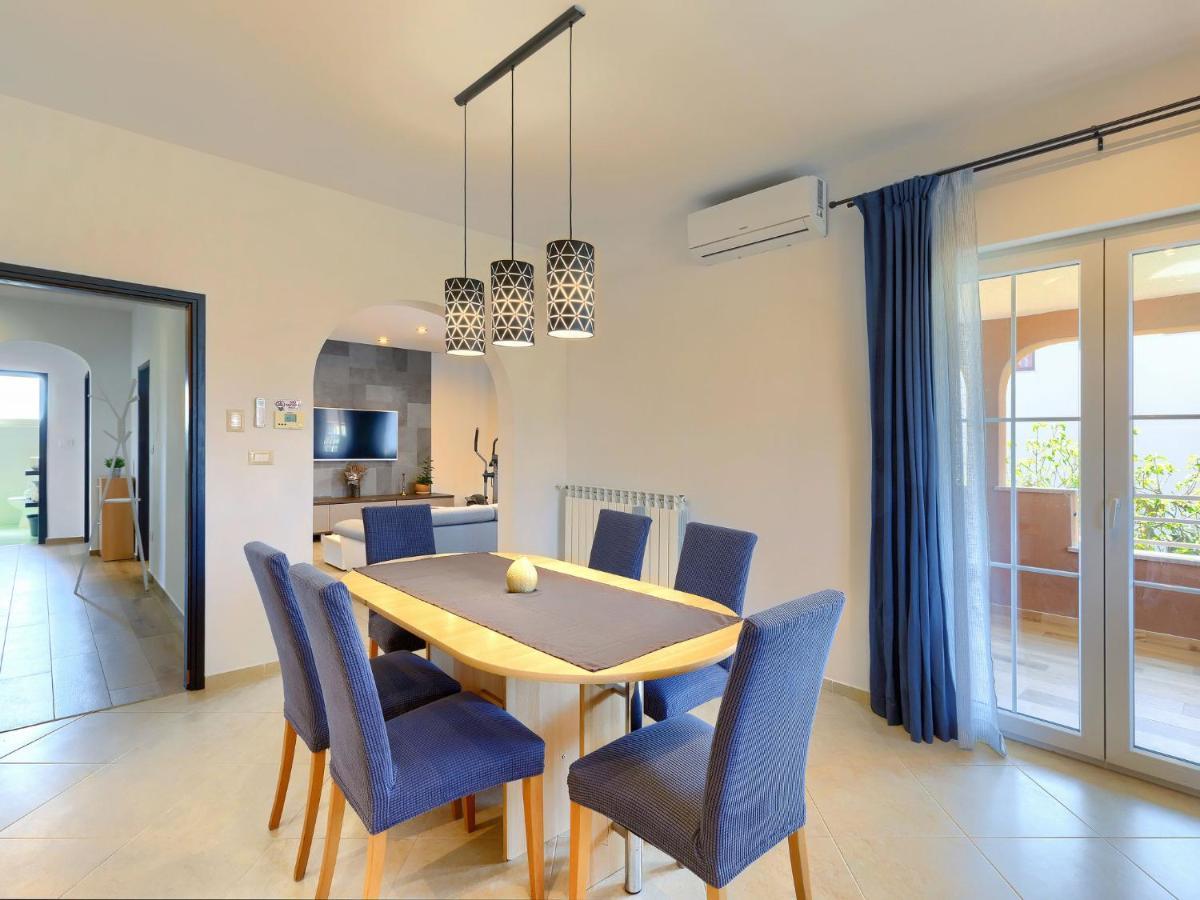 Holiday Home House Eric&Paolo By Interhome พูลา ภายนอก รูปภาพ